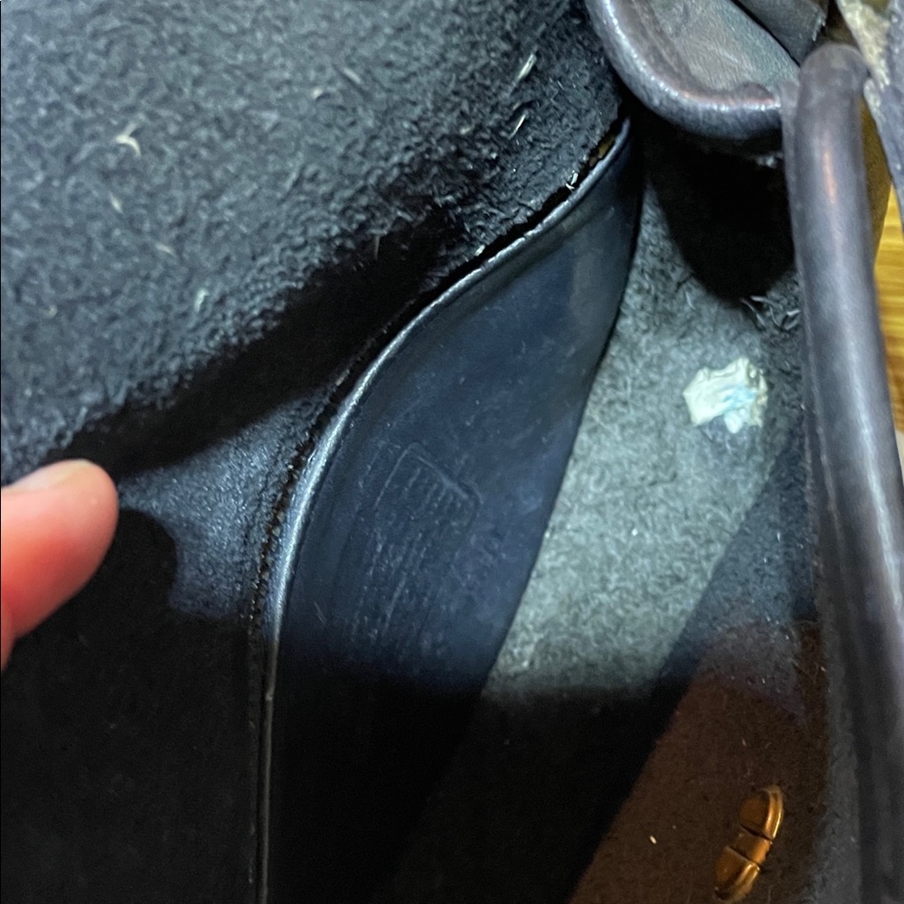 Vintage Coach Black Leather Crossbody Bag - Picture 17 of 17